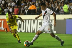 Paulinho balança as redes e faz história na Libertadores