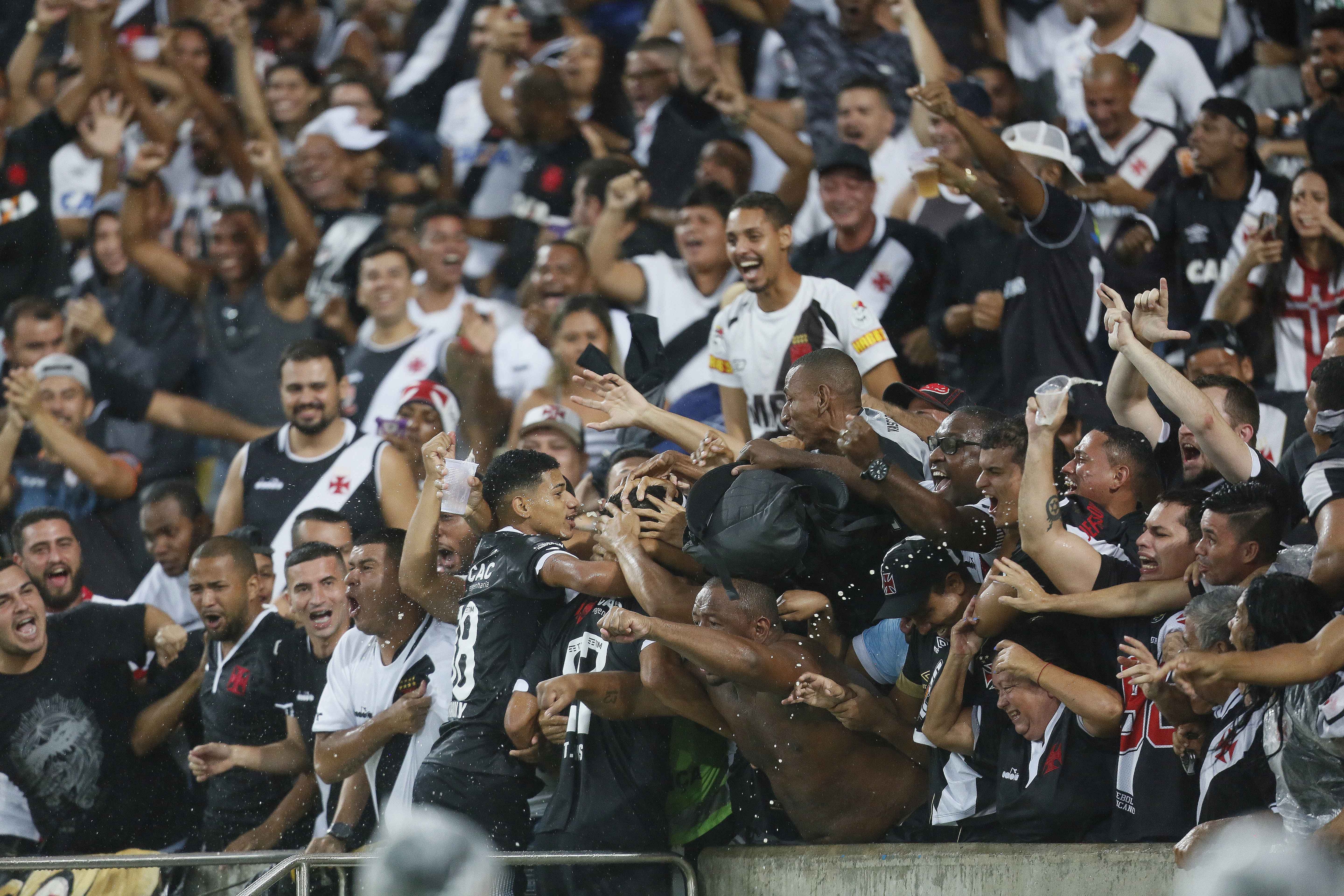 Vasco vence o Bangu no Maracanã e está na final da Taça Rio