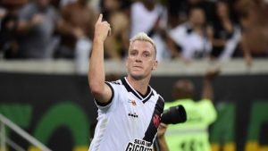 Vasco arranca empate no fim e chega a 10 jogos invictos contra o Flamengo no Maracanã