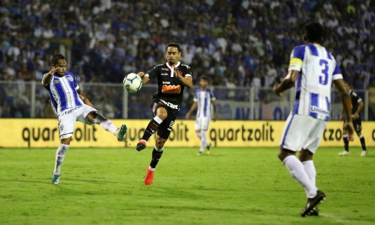 Vasco vence Avaí na Ressacada e avança na Copa do Brasil