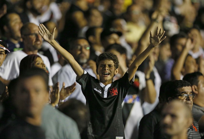 Vasco vence Santos mas acaba eliminado da Copa do Brasil