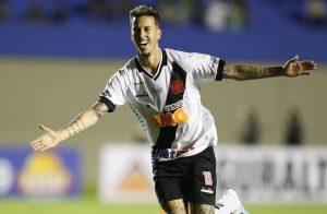 Vasco vence Goiás fora de casa e melhora posicionamento na tabela