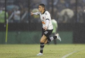 Vasco fica no empate com Athletico-PR após VAR anular gol da vitória cruzmaltina