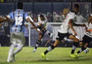 Vasco sofre virada pro Grêmio em São Januário