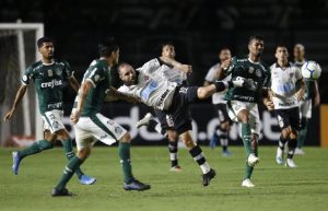 Vasco perde pro Palmeiras e pra arbitragem calamitosa em São Januário