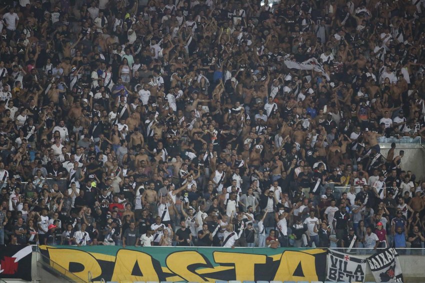 Gigante Vasco arranca empate histórico nos acréscimos contra mulambada