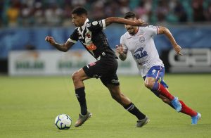 Vasco sofre com arbitragem e arranca empate do Bahia na Fonte Nova