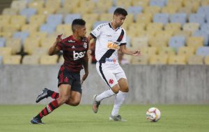 Abel escala time misto e Vasco perde pro Flamengo no Maracanã