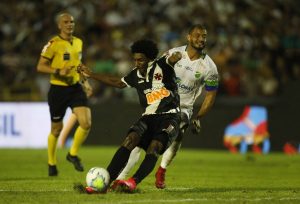 Vasco bombardeia Altos-PI, mas avança na Copa do Brasil com empate teimoso