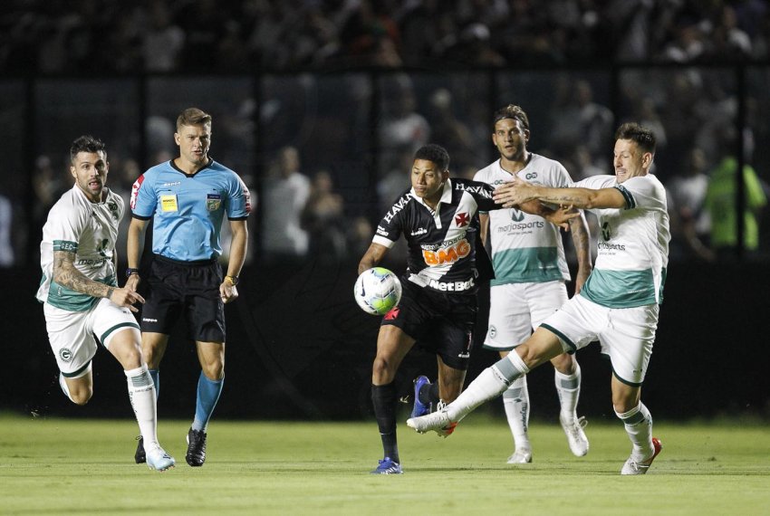 Vasco perde pro Goiás em São Januário e se complica na Copa do Brasil