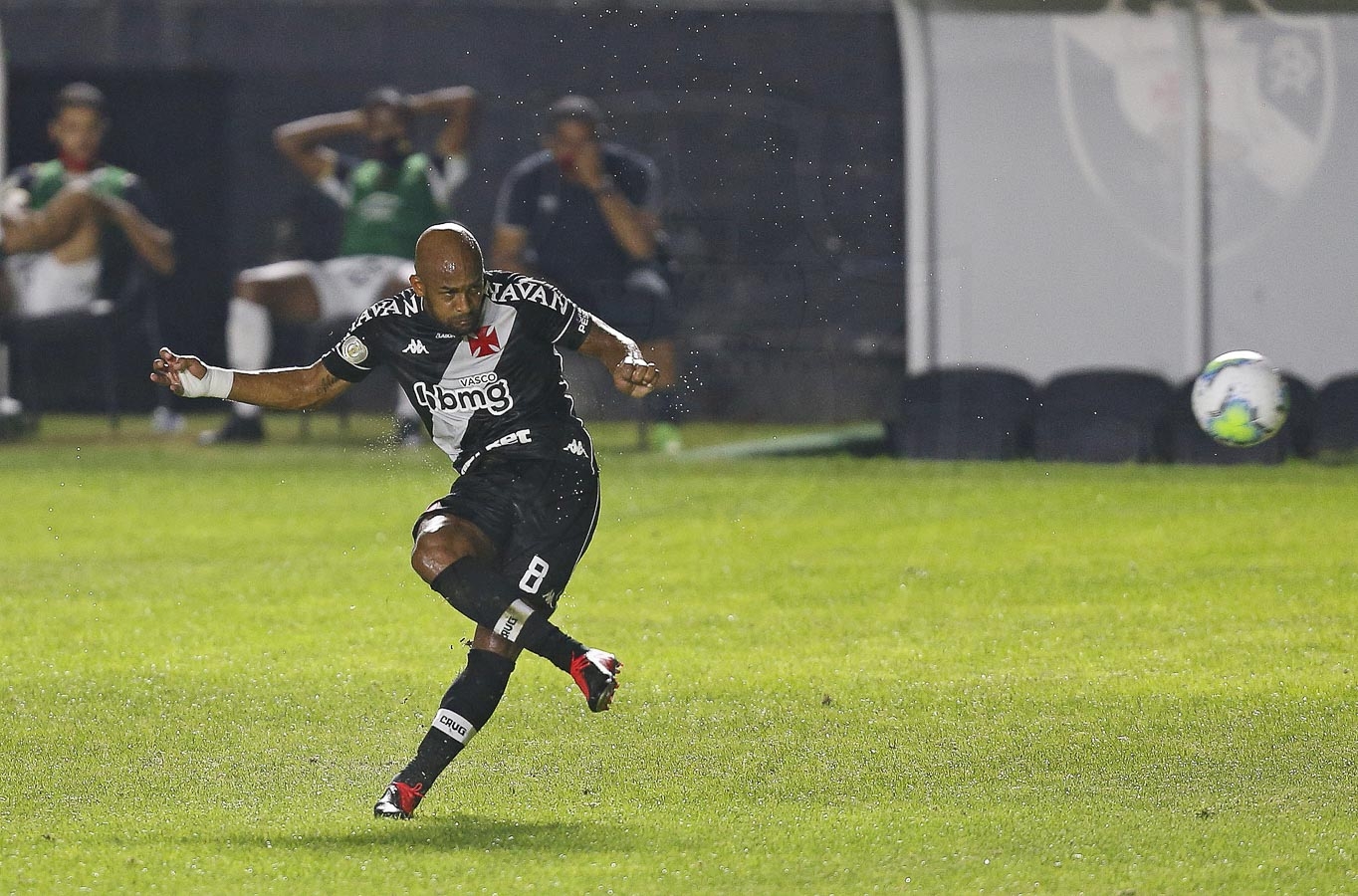 Vasco vence Sport na estreia do Brasileirão com 2 gols de Fellipe Bastos