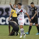 Vasco fica no empate com o Grêmio, mas se mantém no G4