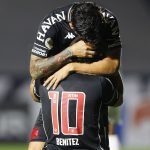Vasco arranca empate com Santos na Vila