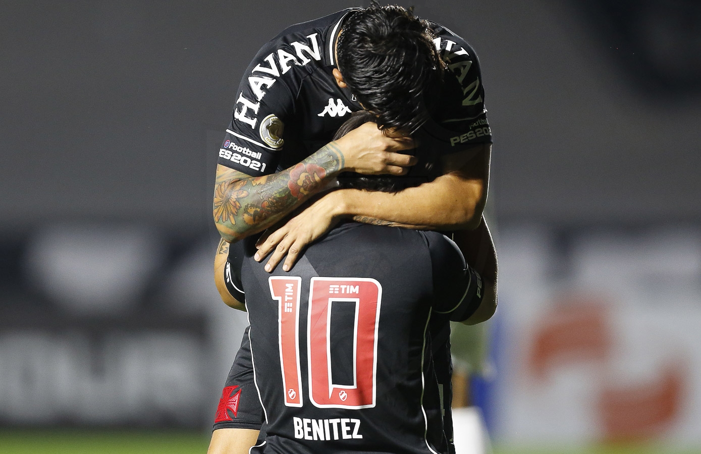 Vasco vence mais uma no Brasileirão e se mantém no G4