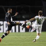 Vasco toma gol no fim e perde para o Coritiba no Couto Pereira