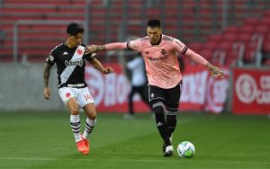 Vasco é derrotado pelo Inter no Beira-Rio